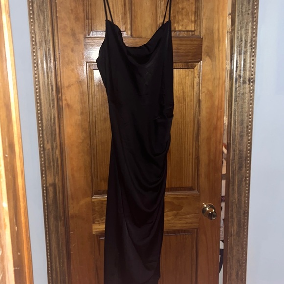 Silky black floerns dress with leg slit in the front brand new - Picture 4 of 6